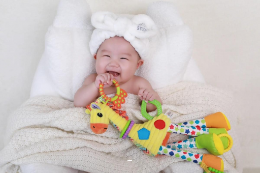 梅州三个月宝宝正确抱姿